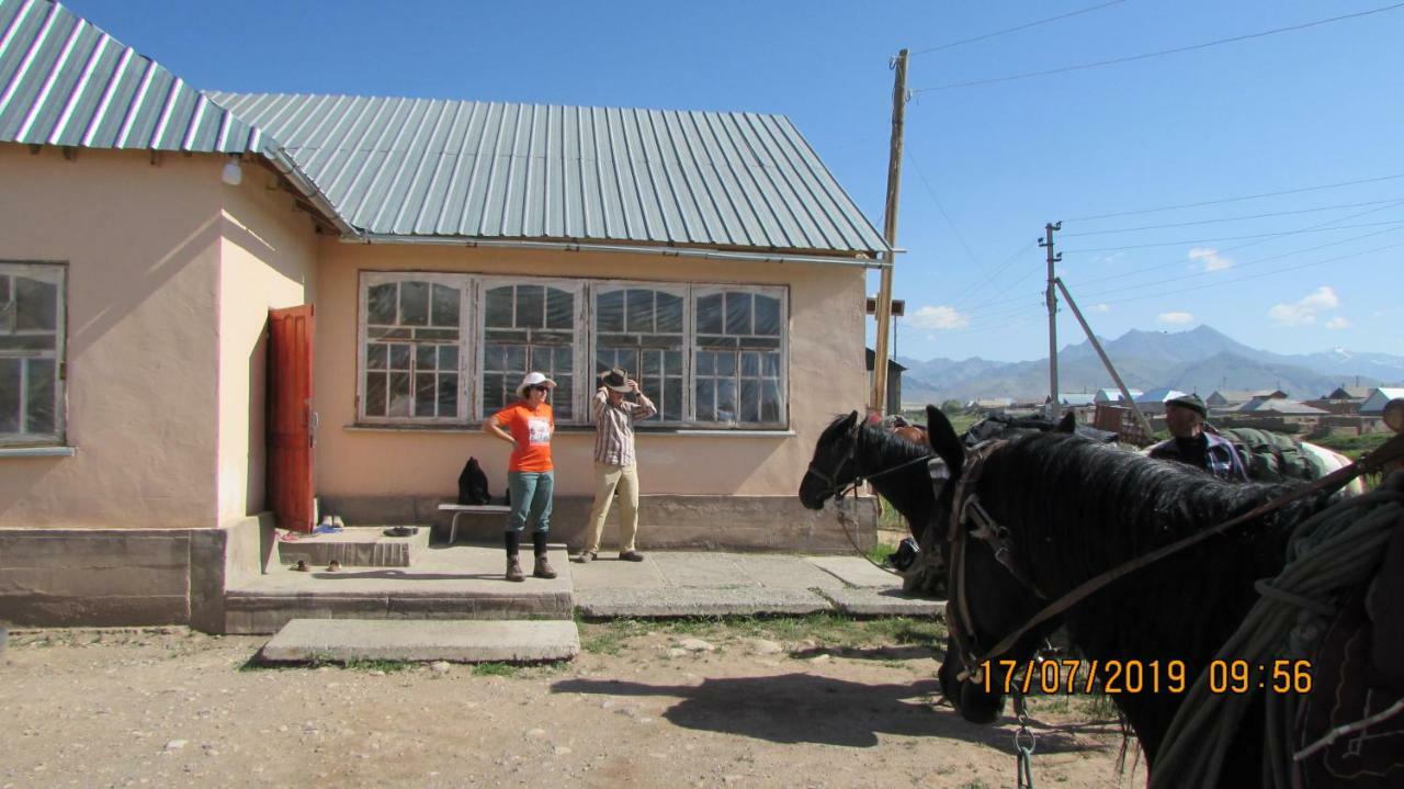 Tilek Guest House Sary-Mogul Esterno foto